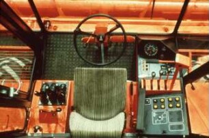 Fotografie: Erntetechnik, Mähdrescher selbstfahrend, Führerstand, Bedienelement