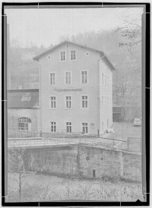 Königstein. Renovierte Häuser: VEB Plasteerzeugnisse