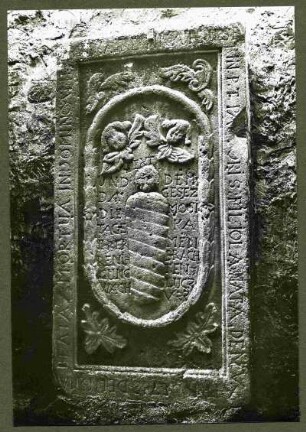 Friedhof. Kindergrabstein