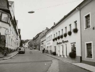 Oberwiesenthal. Karlsbader Straße : Oberwiesenthal (Kreis Annaberg). Karlsbader Straße. Blick vom Markt nach Westen