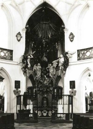 Žďár nad Sázavou (Saar). Wallfahrtskirche St. Nepomuk (1719-1722, J. B. Santini-Aichl) auf dem Grünen Berg (Zelená Hora). Altar