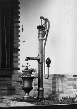 Pumpensäule; Aßlar, Backhausweg 3
