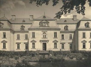 Gaußig, Schloss, Hauptfassade