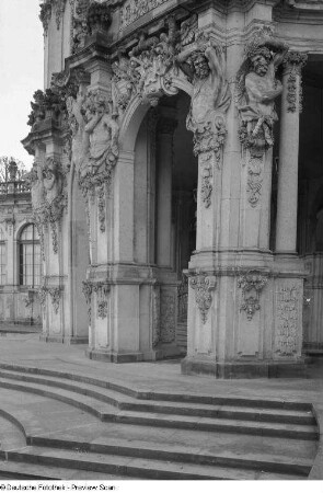 Dresden-Altstadt. Zwinger (1709-1728; M. D. Pöppelmann, B. Permoser). Wallpavillon