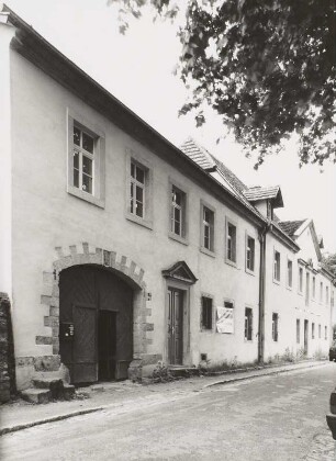 Radebeul, Weinbergstraße 34. Wohnhaus des ehem. Weinguts "Herrmannsberg" (um 1800, Anbau um 1887), Westflügel