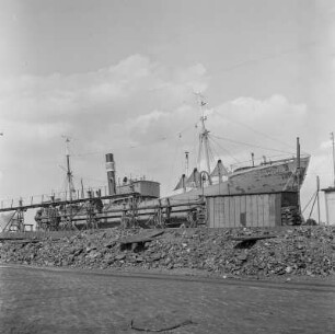 Schiff, vermutlich in der Seebeck-Werft in Wesermünde, heute Bremerhaven