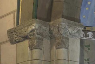 Kämpfer mit Fabelwesen und Ornamentik