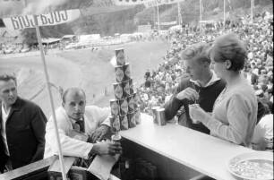 Schauinslandrennen: Am Coca-Cola Stand; (Dieter und Ursula)