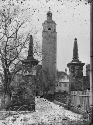 Eingang zur alten Burg in Lützen : Lützen. Schloss. Parkeingang mit Torpfeilern