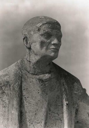 Sachsenhausen. Nationale Mahn- und Gedenkstätte. Figurengruppe mit Sowjetsoldat von Renè Graetz, Ausschnitt linke Figur, Brustbild
