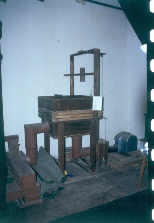 Blasebalg der Orgel von Fa. Zuberbier (18. Jh.). Zerbst-Steckby, Dorfkirche St. Nicolai