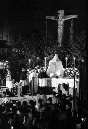 Freiburg: Altar im Freien