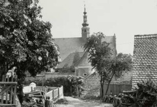 Zisterzienserinnenabtei Klosterstift St. Marienstern : Zisterzienserinnenabtei Klosterstift St. Marienstern. Blick über die Klostermauer gegen Propstei (1715) und Klosterkirche (13. Jh.)