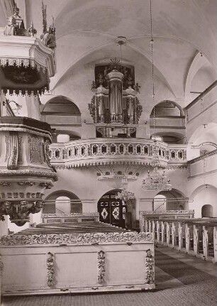 Kirche, Inneres, Blick zur Orgel