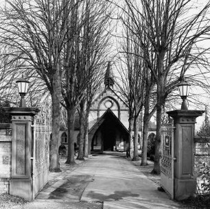 Christlicher und jüdischer Friedhof, Friedhofswärterhaus mit Remise; Bad Nauheim, Homburger Straße 82, Homburger Straße 76, Homburger Straße 68