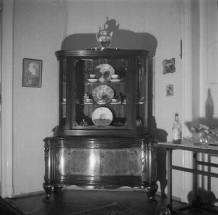 Raumaufnahmen in einer Wohnung mit Zahnarztpraxis in Dresden-Weißer Hirsch