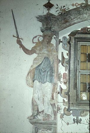 Fenster der Südwand mit Kardinaltugenden (Justitia, Prudentia)