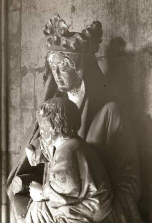 Standbild der Maria mit dem Kinde : Standbild der Maria mit dem Kinde. Sandstein; Höhe ca. 2,10 m (um 1250). Hüftstück. Meißen, Dom St. Johannis und St. Donatus, Achteckbau