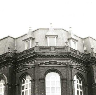 Cottbus. Realschule, Bahnhofstraße 11/Ecke August-Bebel-Straße. 1890, 1893 Erweiterungsbau. Abschluß der Eckpartie