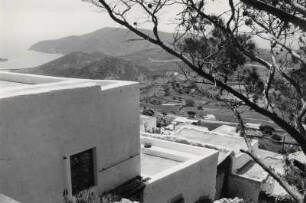 Blick von Chora hinab zur Küste von Patmos