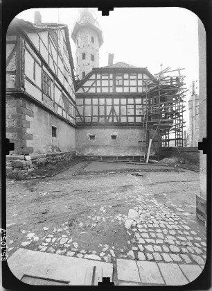 Marksuhl. Schloß (1587/1591, Ausbau 1613/1616 und 1741/1743). Straßenansicht mit Treppenturm