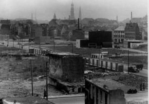 Hamburg-Altona. Blick von der Königstraße in Richtung St. Pauli. Ruinen überall. Aufgenommen 1947