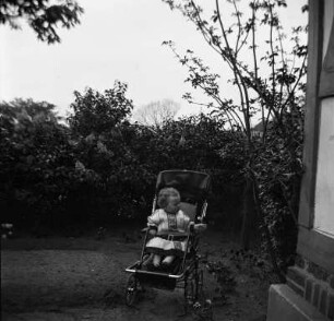 Gatow, Hans Stich im Kinderwagen