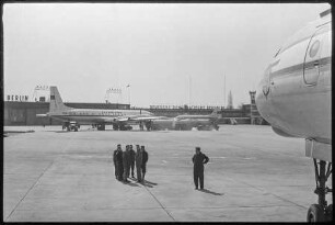 Flugzeugwartung, Bild 1, 1962. SW-Foto © Kurt Schwarz.
