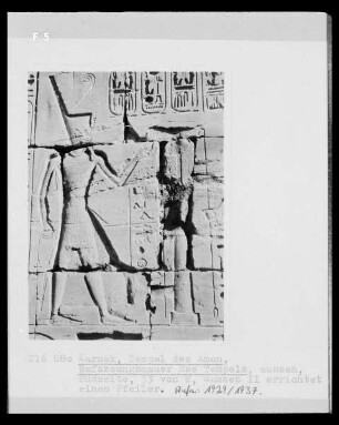 Ramses 2. errichtet einen Pfeiler