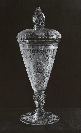 Deckelpokal mit Spiegelmonogramm