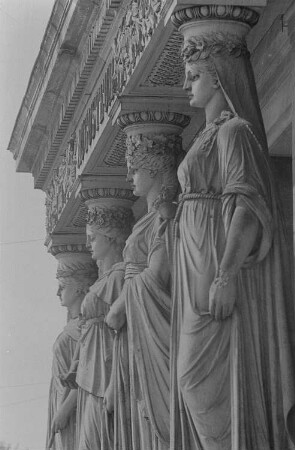 Vier Karyatiden