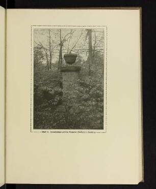 Urnendenkmal auf dem Dammtor-Friedhofe in Hamburg
