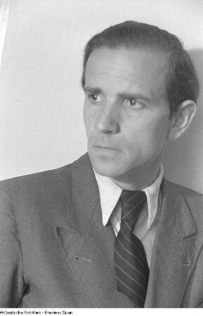 Porträtaufnahmen des Schauspielers Peter Elsholtz