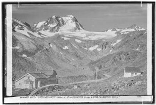 Stubaier Alpen. Dresdner Hütte (2303 Meter) mit Schaufelspitze (3333 Meter) und Stubaier Wildspitze (3342 Meter)