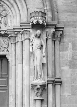 Südliches Doppelportal — Östliches Südportal — Synagoge