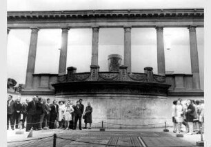 Besucher im Saal der römischen Architektur im Pergamonmuseum