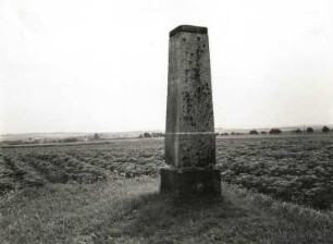 Unkersdorf bei Wilsdruff. Steinhübel, Vermessungssäule