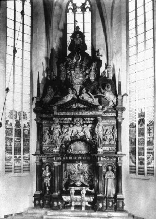 Freiberg (Sachsen), St. Marien (?), Altar nicht der Altar in der Fürstengruft! Dort auch andere Maßwerkfenster! vgl. 01t3281