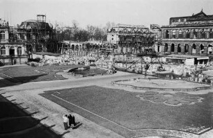 Dresden-Altstadt. Zwinger (1709-1728; M. D. Pöppelmann, B. Permoser). Baustellen Wallpavillon, Bogengalerie, Französicher Pavillon und Sempergalerie. Zwingerhof mit Steinmetzwerkstätten