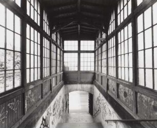 Kopfbau der Bahnsteigtreppe