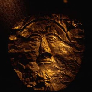 Saloniki, Archäologisches Museum. Goldmaske aus Männergrab von Sindos ( NW von Thessaloniki), 550 v. Chr.