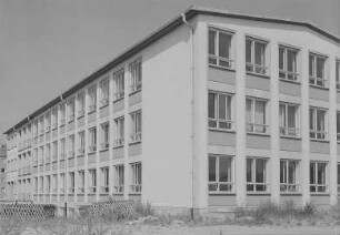 Fetscherstraße : Dresden-Striesen, Fetscherstraße 2. 6. Mittelschule (1957-1958; G. Kintzer, E. Kubin). Straßenansicht