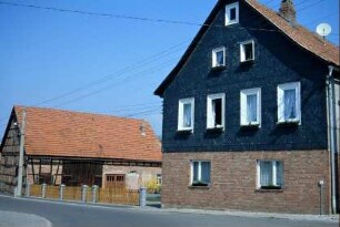 großes Bauernhaus in der Dorfmitte, Scheune