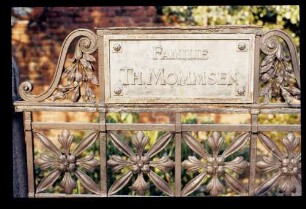 Grab Th. Mommsen 10.2.85.