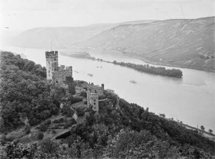Burg Sooneck bei Niederheimbach mit Blick auf Lorcher Werth/Toteninsel