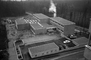 Bau der Volksschule im Bergwald