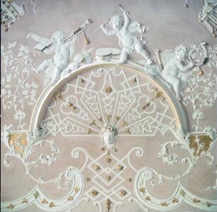 Schloss Weißenstein. Tafelzimmer. Stuckornament der Decke