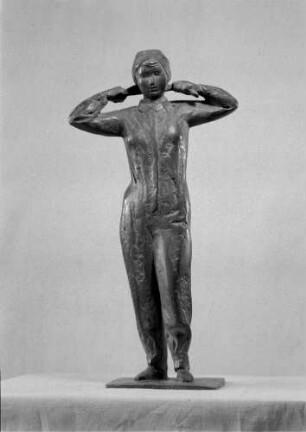Mädchen mit Kopftuch : Mädchen mit Kopftuch. Bronze (vor 1961; W. Arnold)