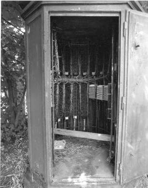 Dresden? Kabelverteilerstation. Um 1960? Ansicht mit geöffneter Tür