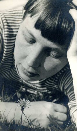 Elisabeth Gremmler mit Blume
